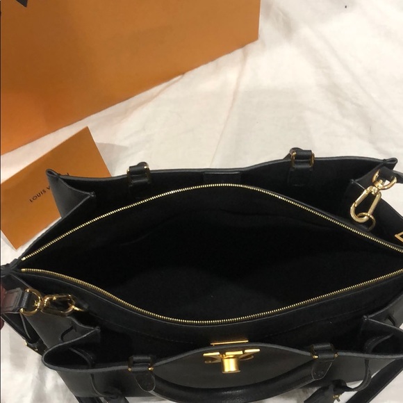 Louis Vuitton hand bag - Picture 3 of 6